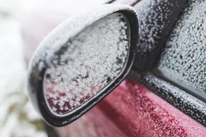 Jak zabezpieczyć samochód przez zimą- szyby